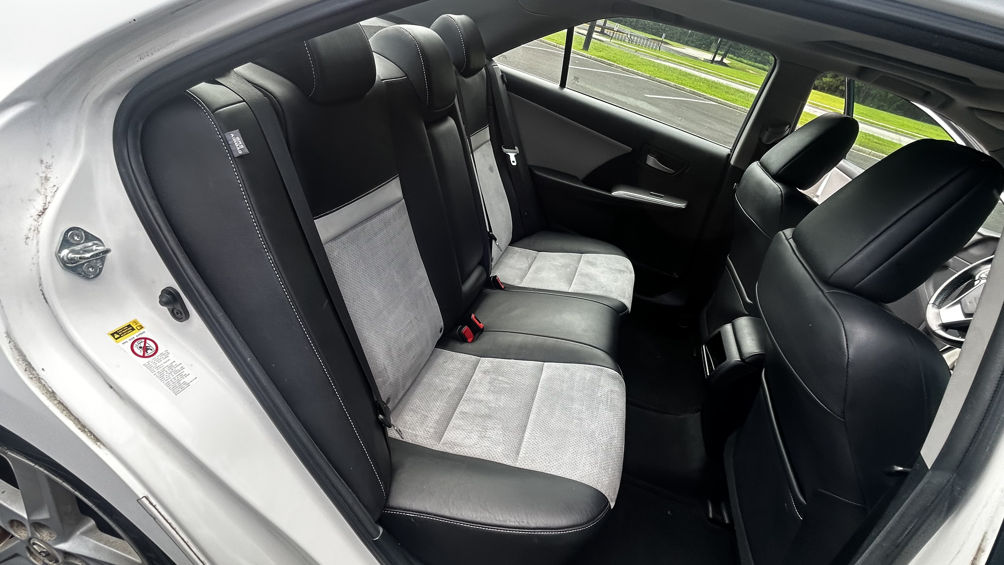 Used 2012 Toyota Camry SE w/ Leather Pkg FWD image 11