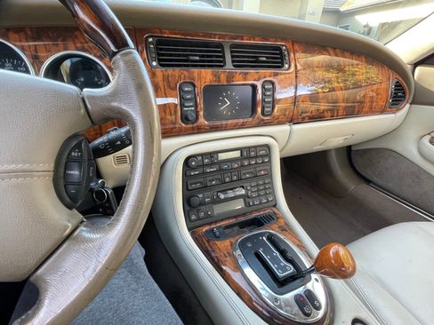 Used 2005 Jaguar XK8 Convertible image 2