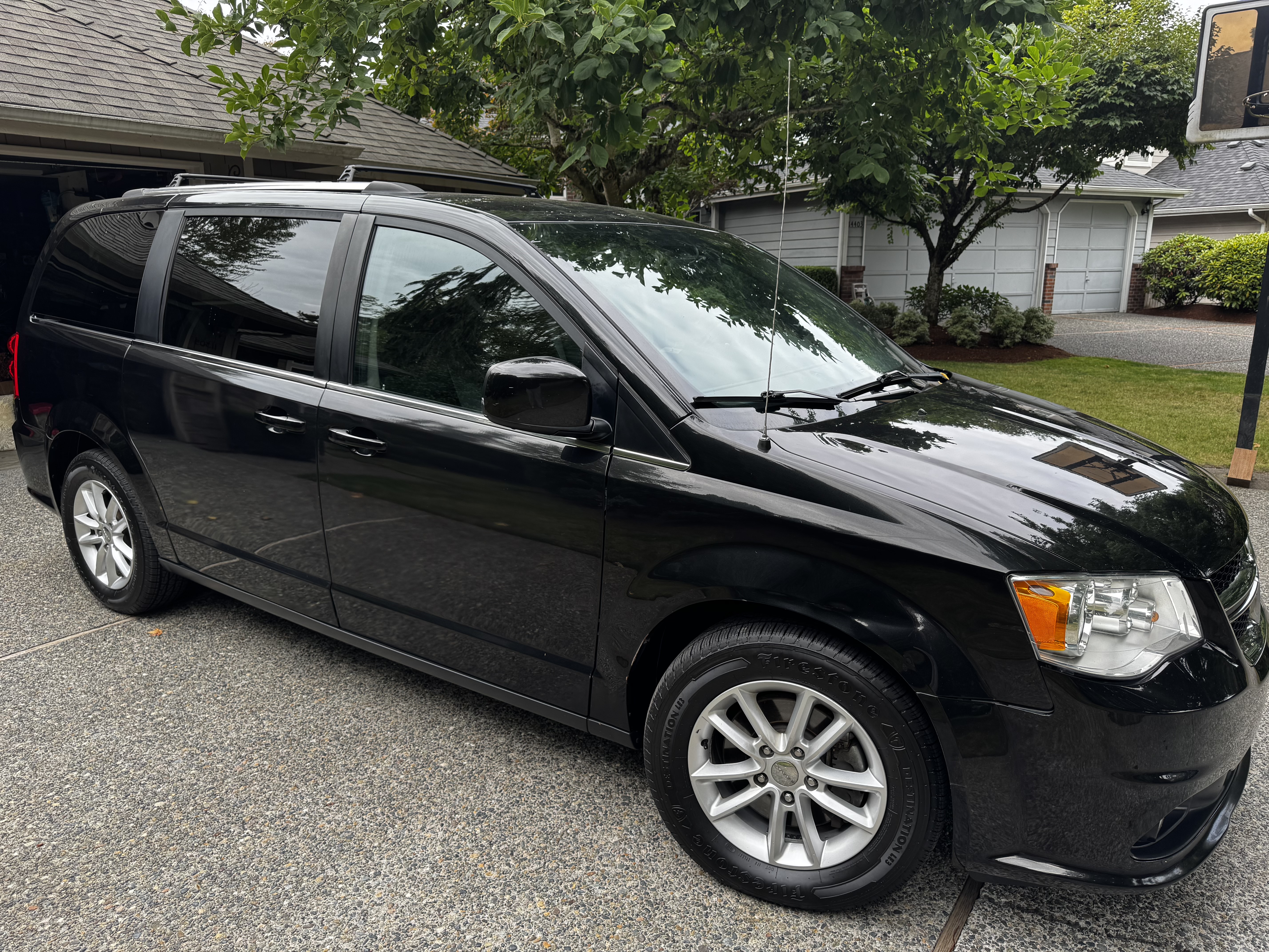 Used 2018 Dodge Grand Caravan SXT FWD image 17