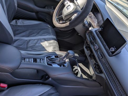 Used 2025 Honda HR-V Sport image 9