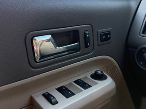 Used 2010 Ford Edge Limited image 21