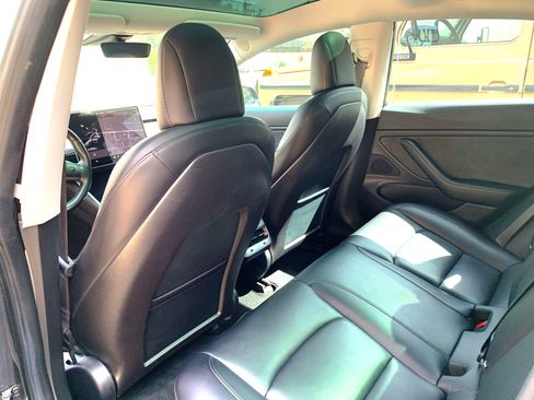 Used 2018 Tesla Model 3 Long Range RWD image 14