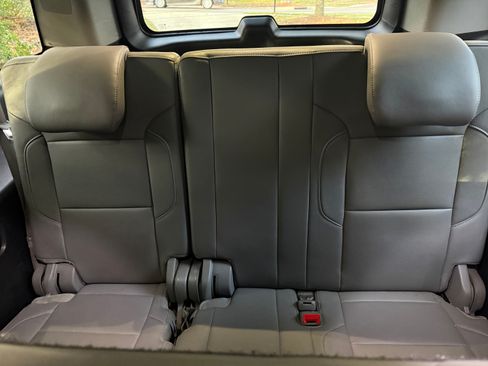 Used 2016 Chevrolet Suburban LT image 9