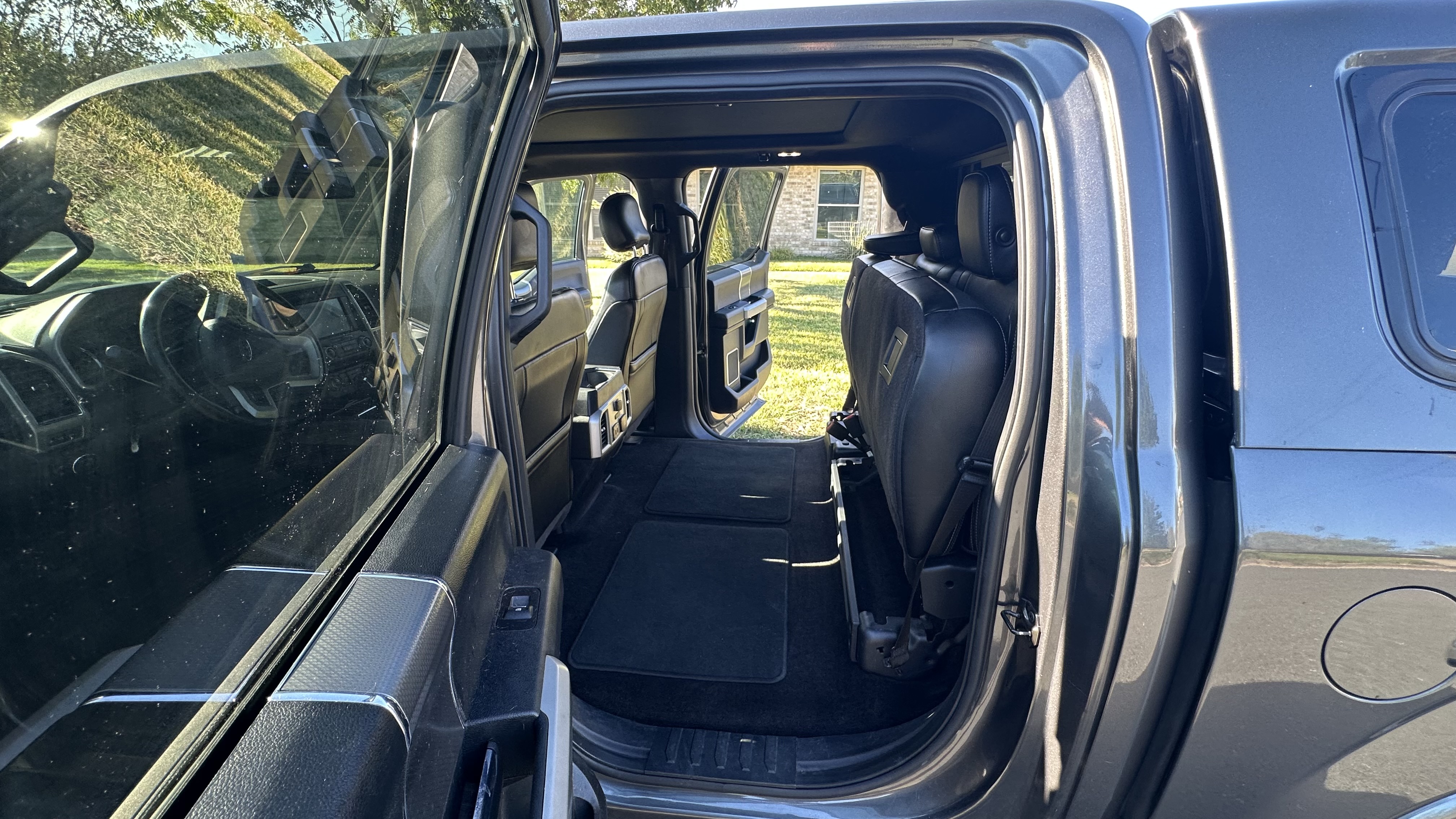 Used 2017 Ford F150 Lariat w/ Equipment Group 502A Luxury AWD/4WD image 15