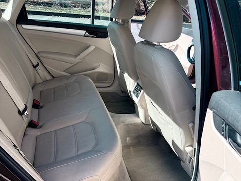 Used 2013 Volkswagen Passat 2.5 SE image 11