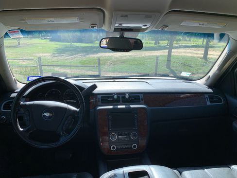 Used 2007 Chevrolet Suburban LT w/ LT Preferred Equipment Group image 5