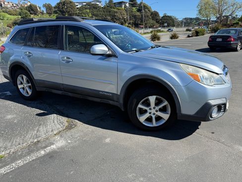Used 2014 Subaru Outback 2.5i Limited image 4