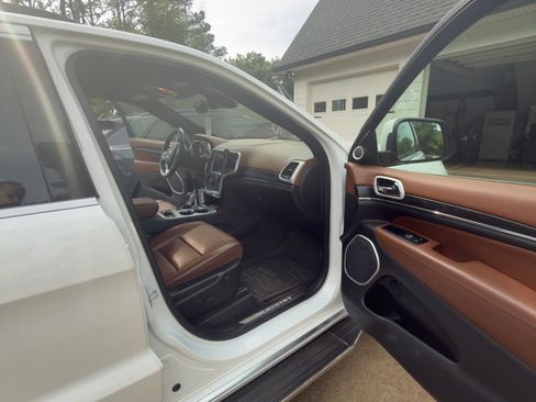 Used 2018 Jeep Grand Cherokee Summit w/ Platinum Series Group AWD/4WD image 18