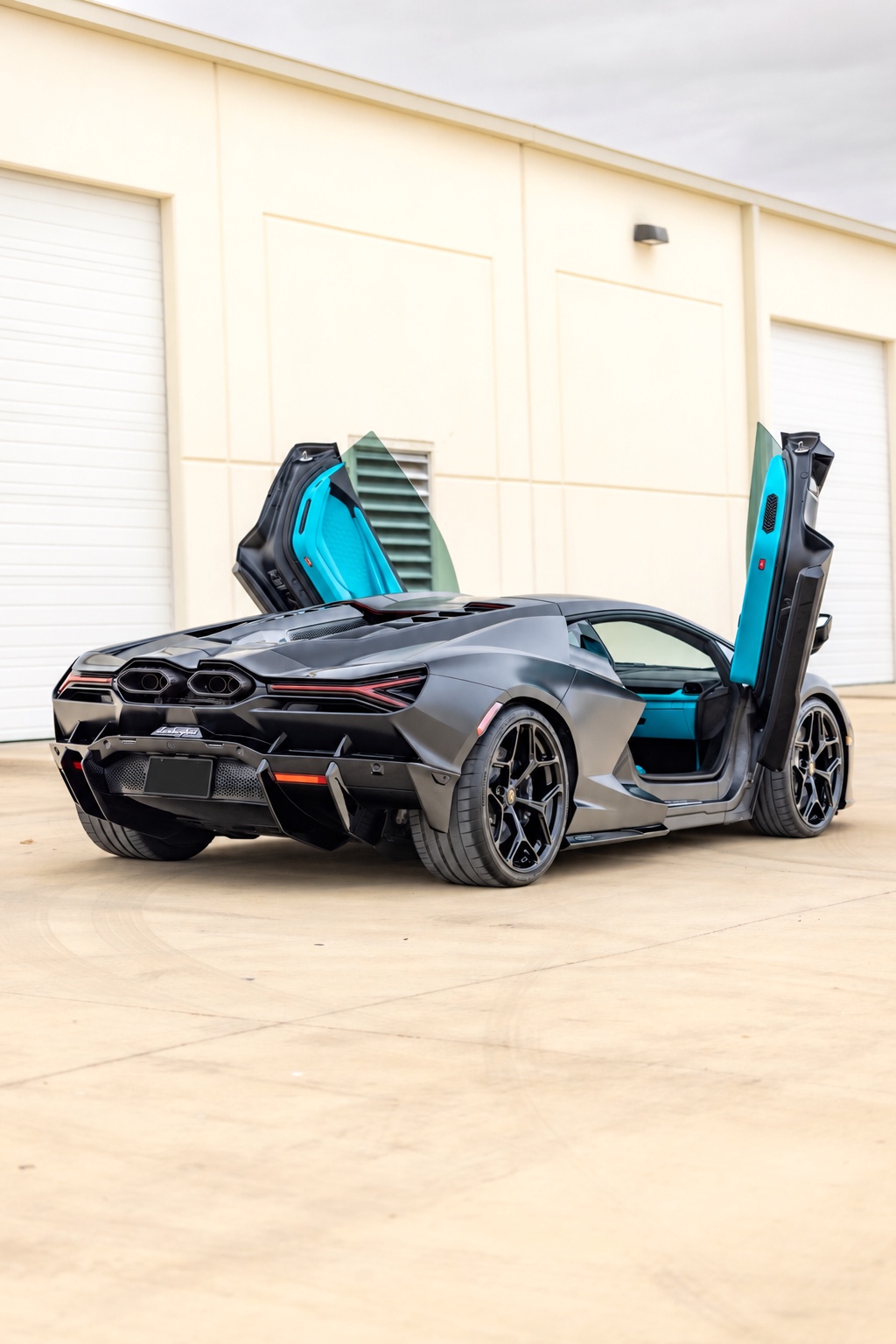 Used 2025 Lamborghini Revuelto AWD/4WD image 1