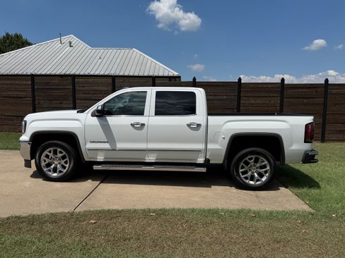 Used 2018 GMC Sierra 1500 SLT w/ Enhanced Driver Alert Package image 10