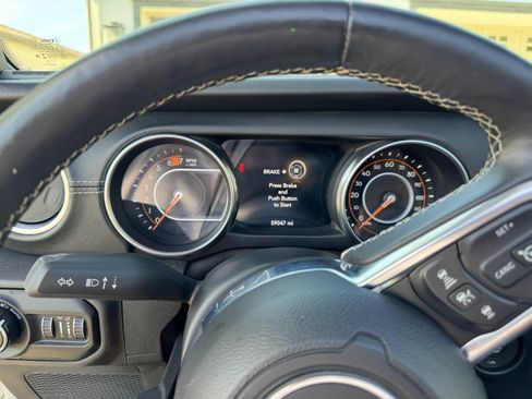 Used 2020 Jeep Wrangler Unlimited Sahara w/ LED Lighting Group AWD/4WD image 11