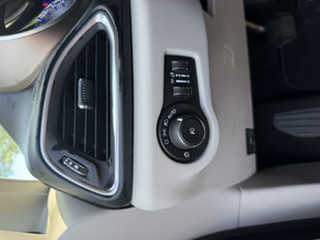 Used 2019 Chrysler Pacifica Touring-L Plus w/ Advanced Safetytec Group FWD image 11