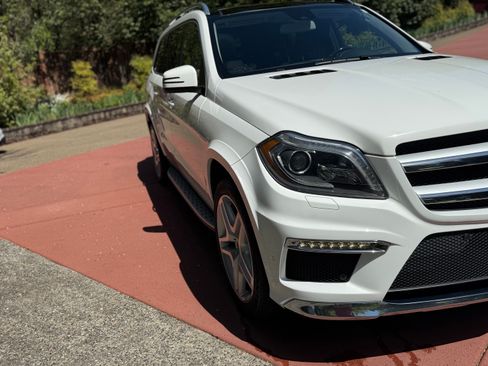 Used 2016 Mercedes-Benz GL 550 4MATIC image 9
