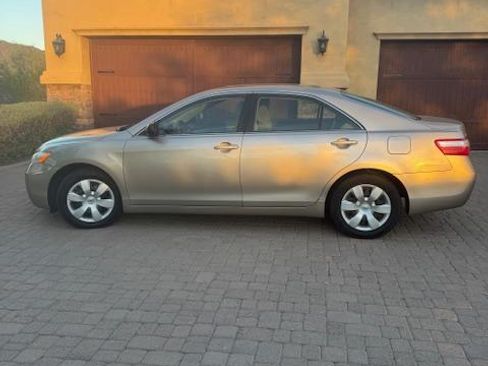Used 2007 Toyota Camry LE image 1