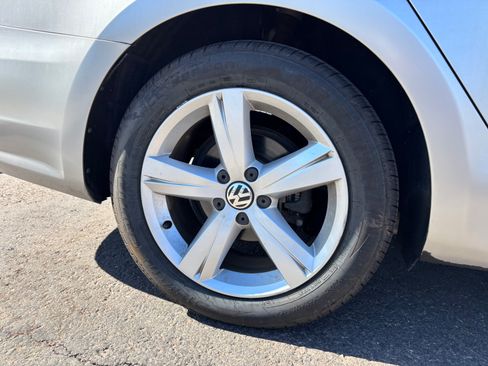 Used 2013 Volkswagen Passat TDI SE image 24