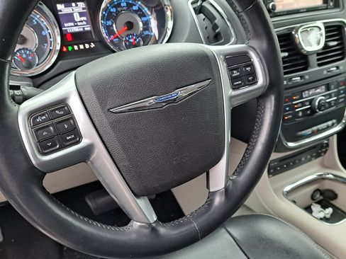 Used 2013 Chrysler Town & Country Touring-L w/ Entertainment Group #2 image 6