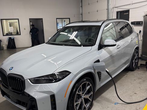 Used 2026 BMW X5 xDrive50e image 1