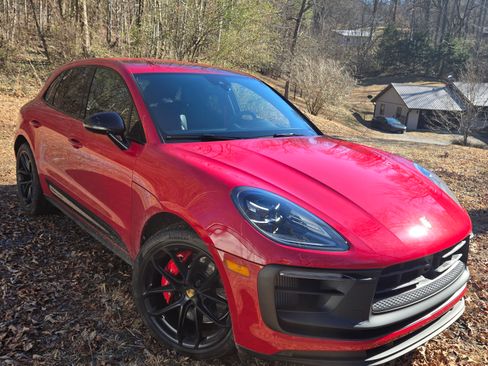 Used 2023 Porsche Macan GTS w/ GTS Sport Package image 4