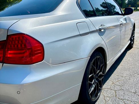 Used 2009 BMW 335i xDrive Sedan AWD/4WD image 11