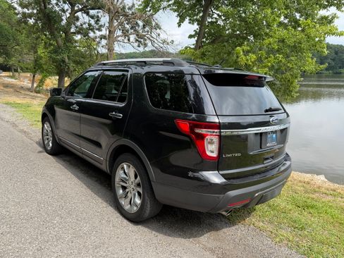 Used 2014 Ford Explorer Limited w/ Equipment Group 302A AWD/4WD image 2
