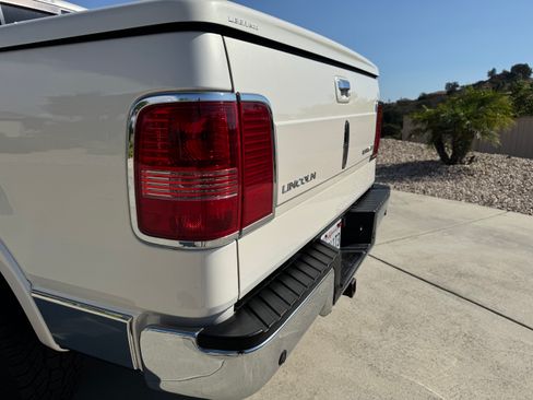 Used 2007 Lincoln Mark LT 4x4 image 9