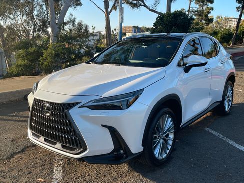 Used 2025 Lexus NX 300h AWD w/ Luxury Package image 1