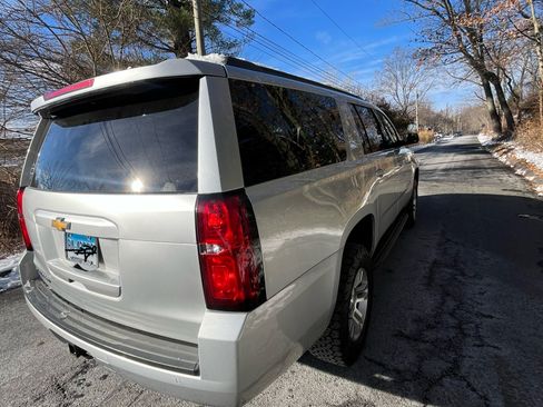 Used 2020 Chevrolet Suburban LT image 6