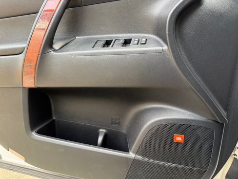 Used 2012 Toyota Highlander Limited image 9