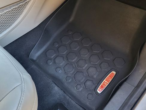 Used 2017 Ford Escape Titanium image 5