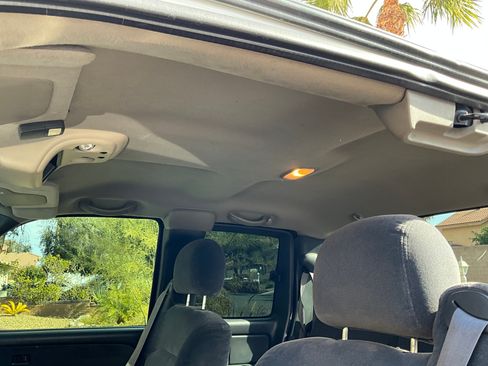 Used 2001 Chevrolet Silverado 1500 LS w/ Firm Ride Suspension Pkg image 6