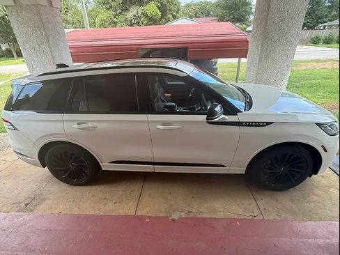 Used 2025 Lincoln Aviator Reserve w/ Luxury Package RWD image 9