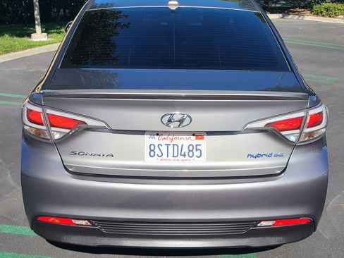 Used 2017 Hyundai Sonata SE image 2