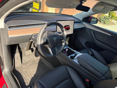 Used 2023 Tesla Model Y Long Range image 2