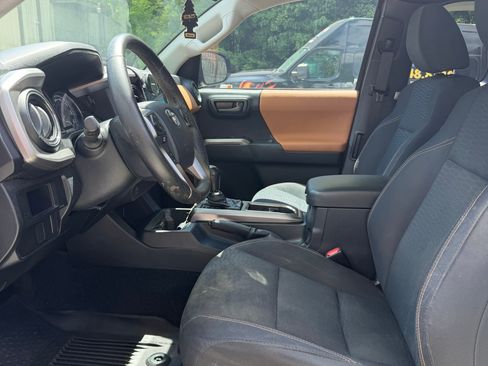 Used 2017 Toyota Tacoma 2WD Access Cab image 11