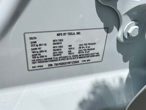 Used 2024 Tesla Model Y Long Range RWD image 2