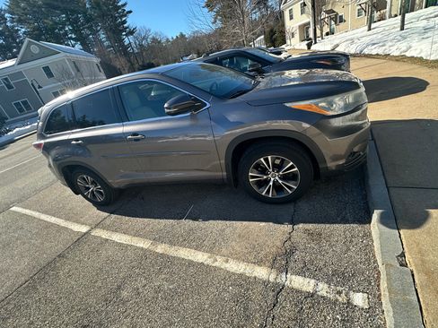 Used 2016 Toyota Highlander XLE image 6