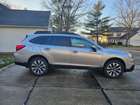 Used 2015 Subaru Outback 3.6R Limited image 8