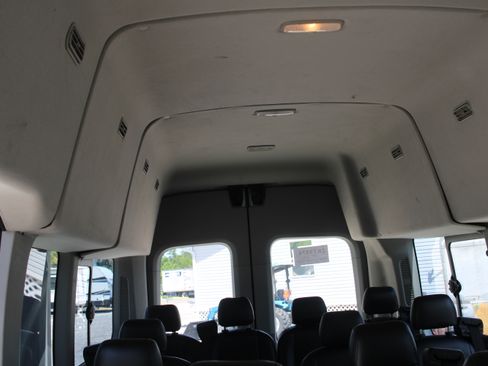 Used 2018 Ford Transit 350 XL image 5