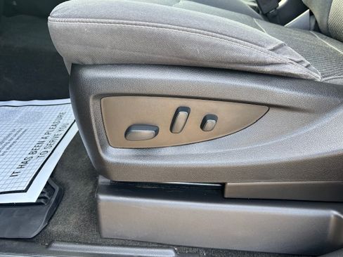 Used 2018 Chevrolet Silverado 1500 LT w/ Texas Edition image 18