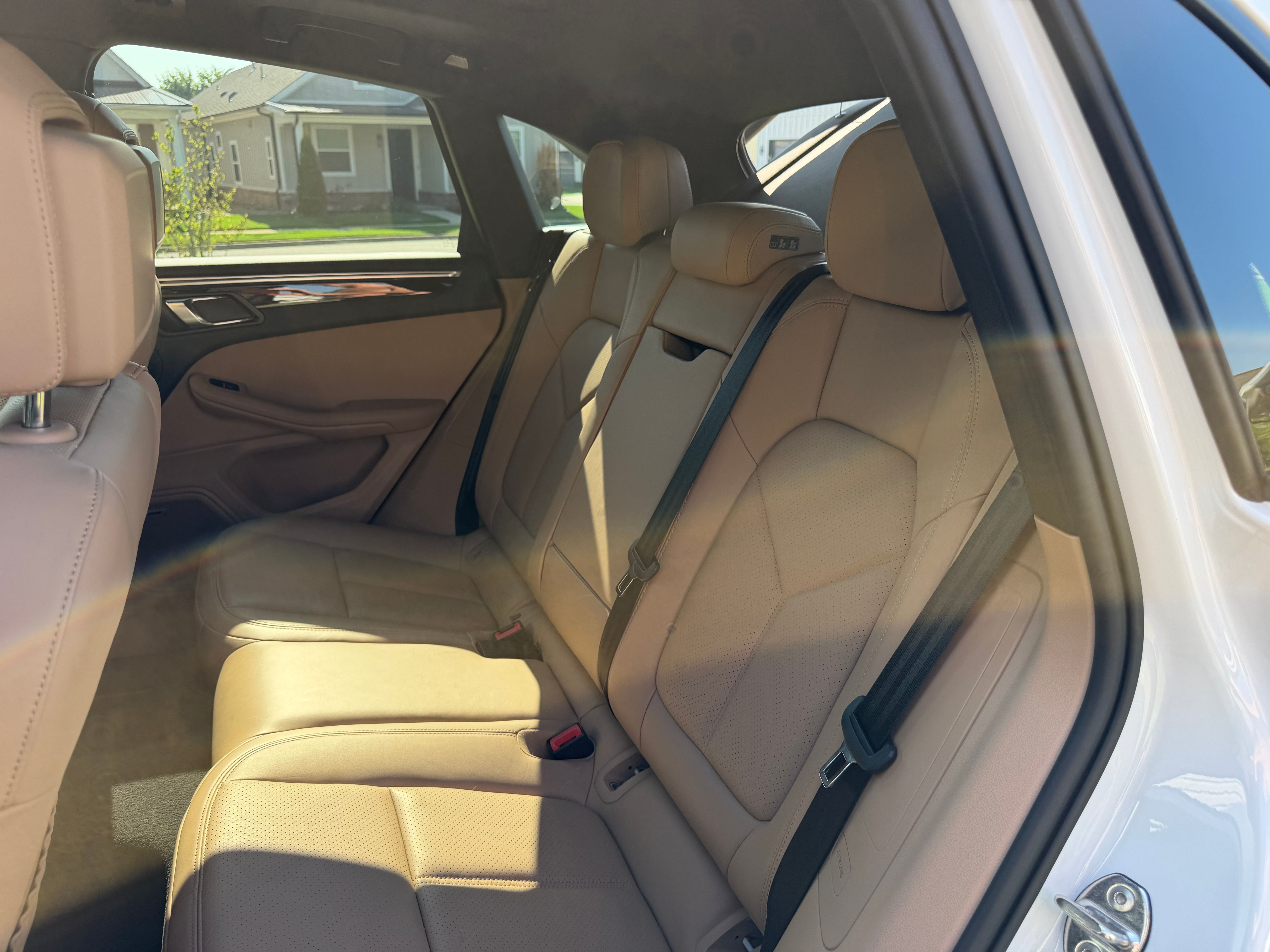 Used 2024 Porsche Macan AWD/4WD image 24