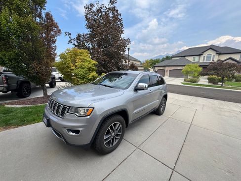 Used 2017 Jeep Grand Cherokee Limited w/ Trailer Tow Group IV image 7