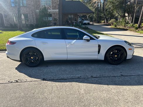 Used 2018 Porsche Panamera image 4