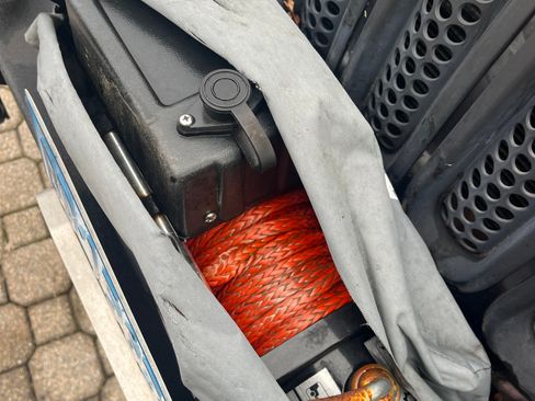 Used 2016 Jeep Wrangler Unlimited Sahara w/ Connectivity Group image 13