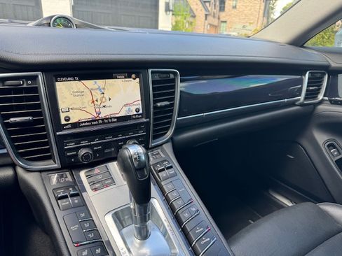 Used 2015 Porsche Panamera S image 8