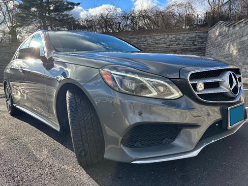 Used 2016 Mercedes-Benz E 400 4MATIC Sedan image 5