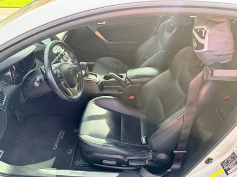 Used 2013 Hyundai Genesis 3.8 image 19
