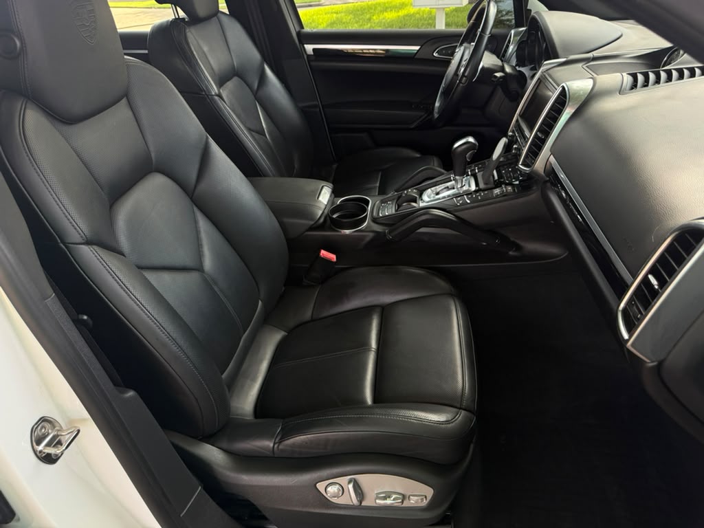 Used 2014 Porsche Cayenne Diesel Platinum Edition AWD/4WD image 30