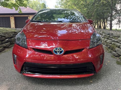 Used 2015 Toyota Prius Four w/ Deluxe Solar Roof Package FWD image 1