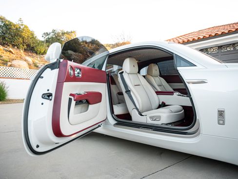 Used 2017 Rolls-Royce Wraith image 18