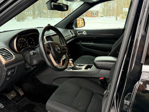 Used 2017 Jeep Grand Cherokee Laredo w/ Quick Order Package 23E image 10